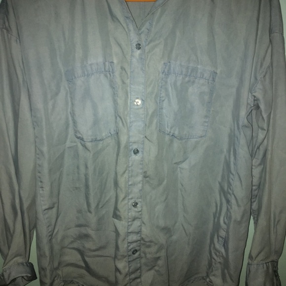 Blue jean button down shirt. Cotton material - Picture 3 of 6